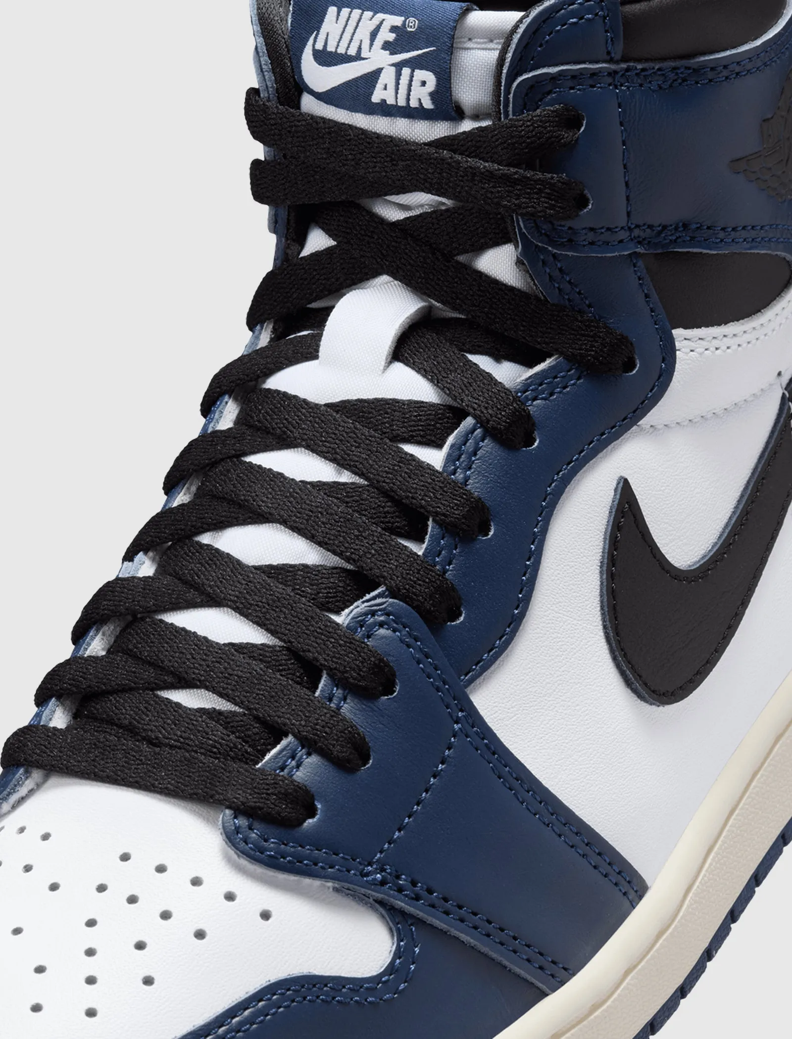 AIR JORDAN 1 RETRO MIDNIGHT NAVY