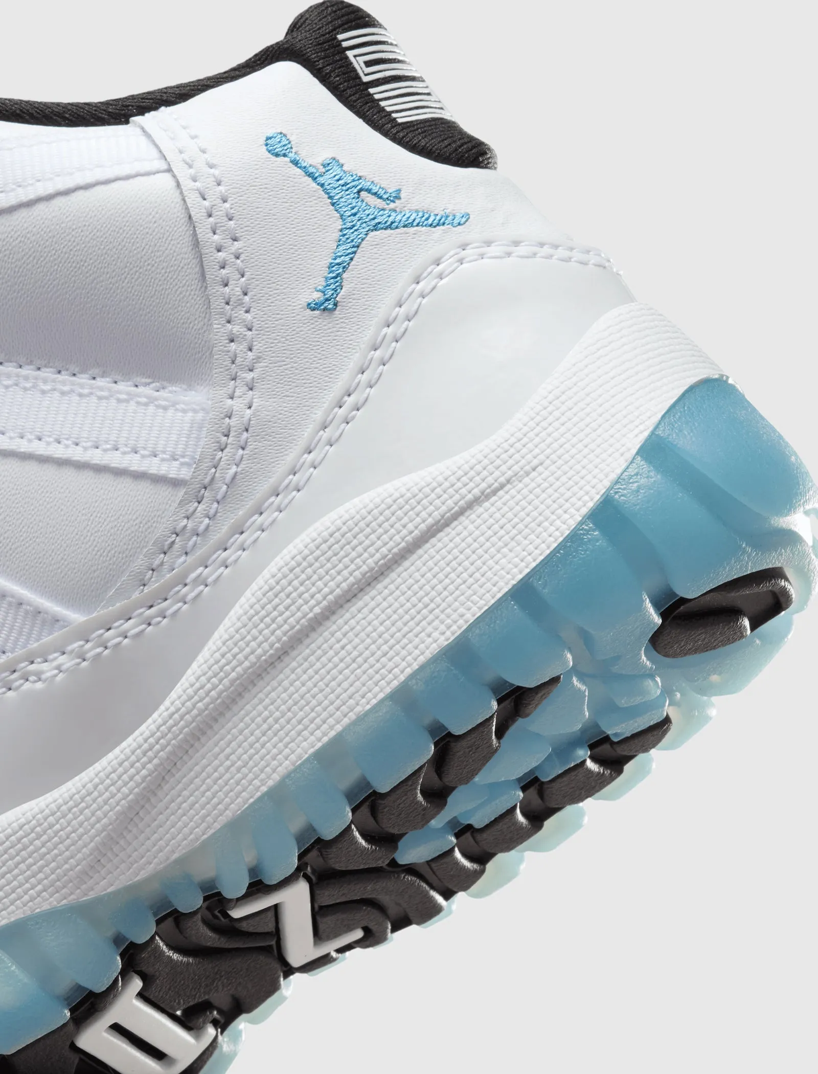 AIR JORDAN 11 RETRO LEGEND BLUE PS