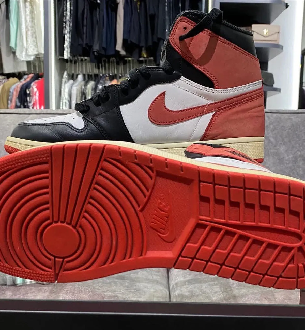 [Pre-Used] AJ1 High Track Red